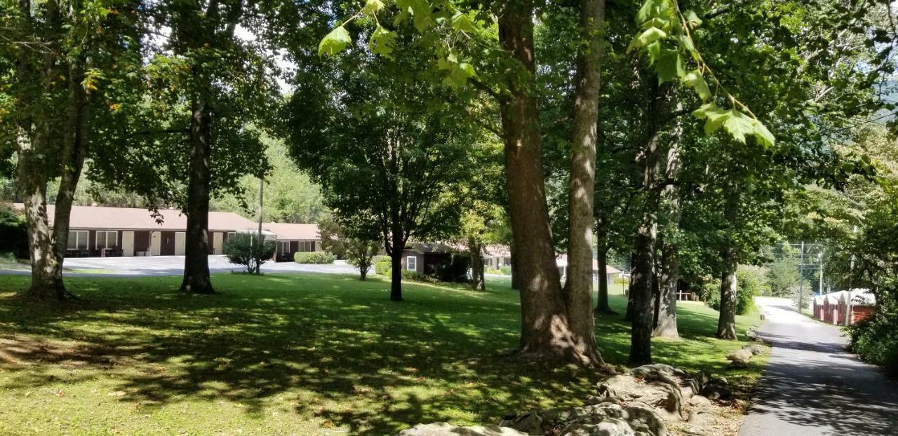 Tanglewood Motel And Log Cabins Maggie Valley Extérieur photo